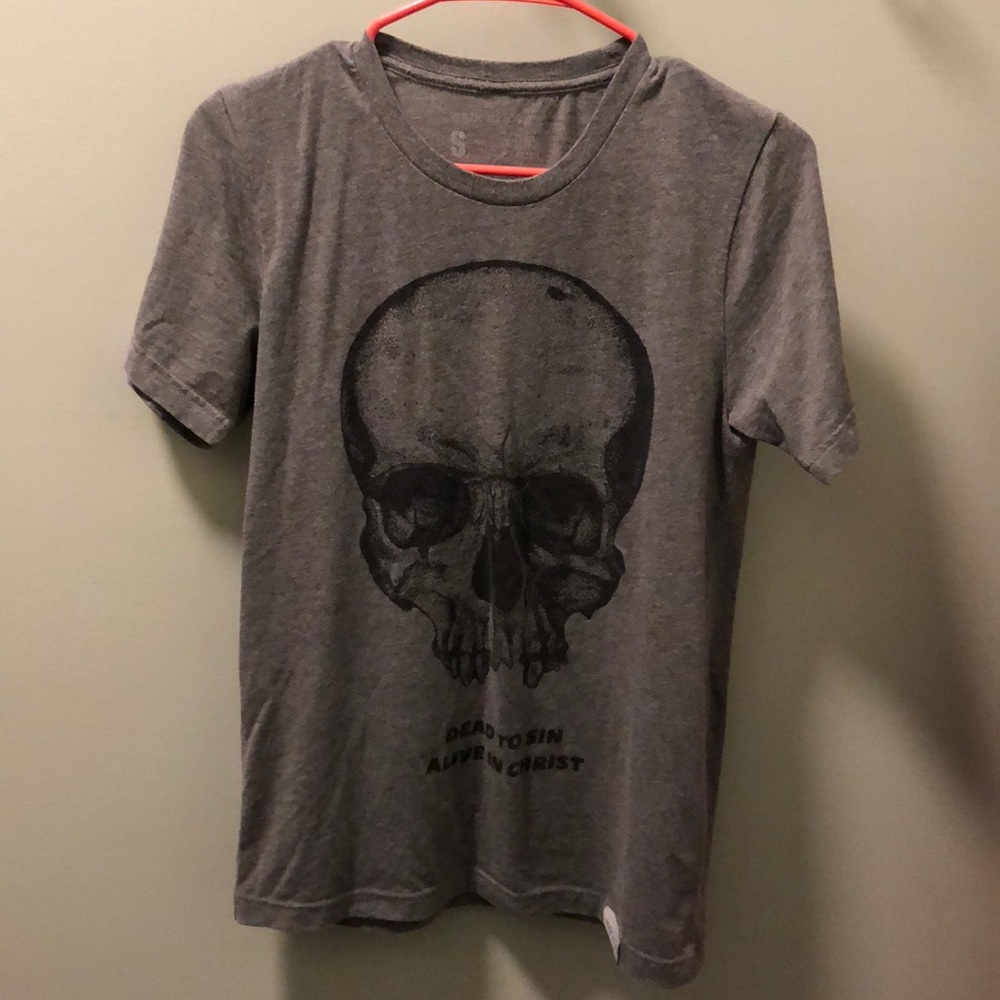 walk in love. skull t-shirt